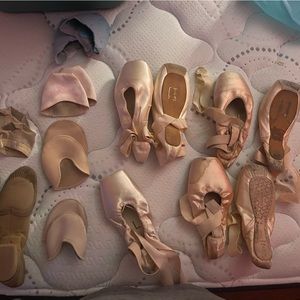 Dance shoes and toe pads